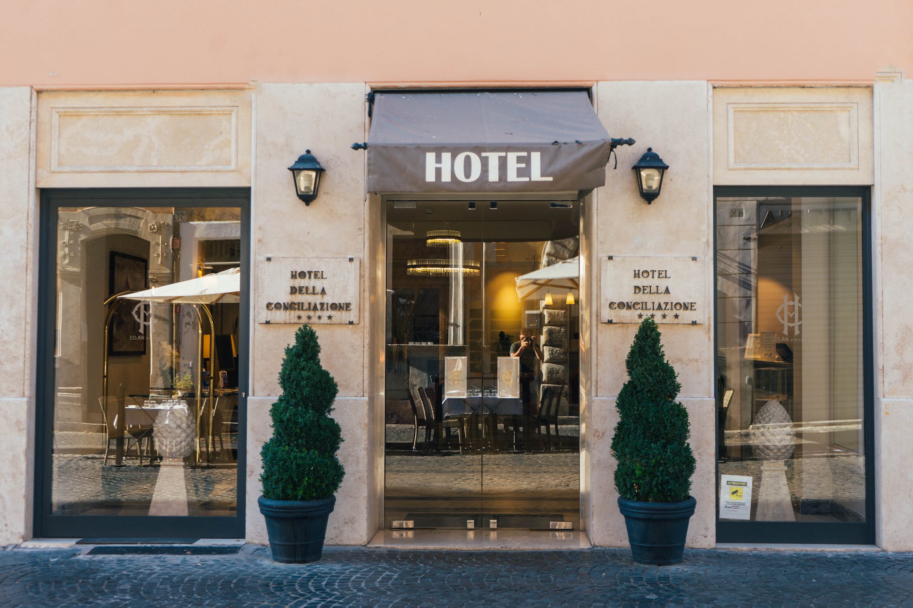 photo of hotel front - hotel guest experience