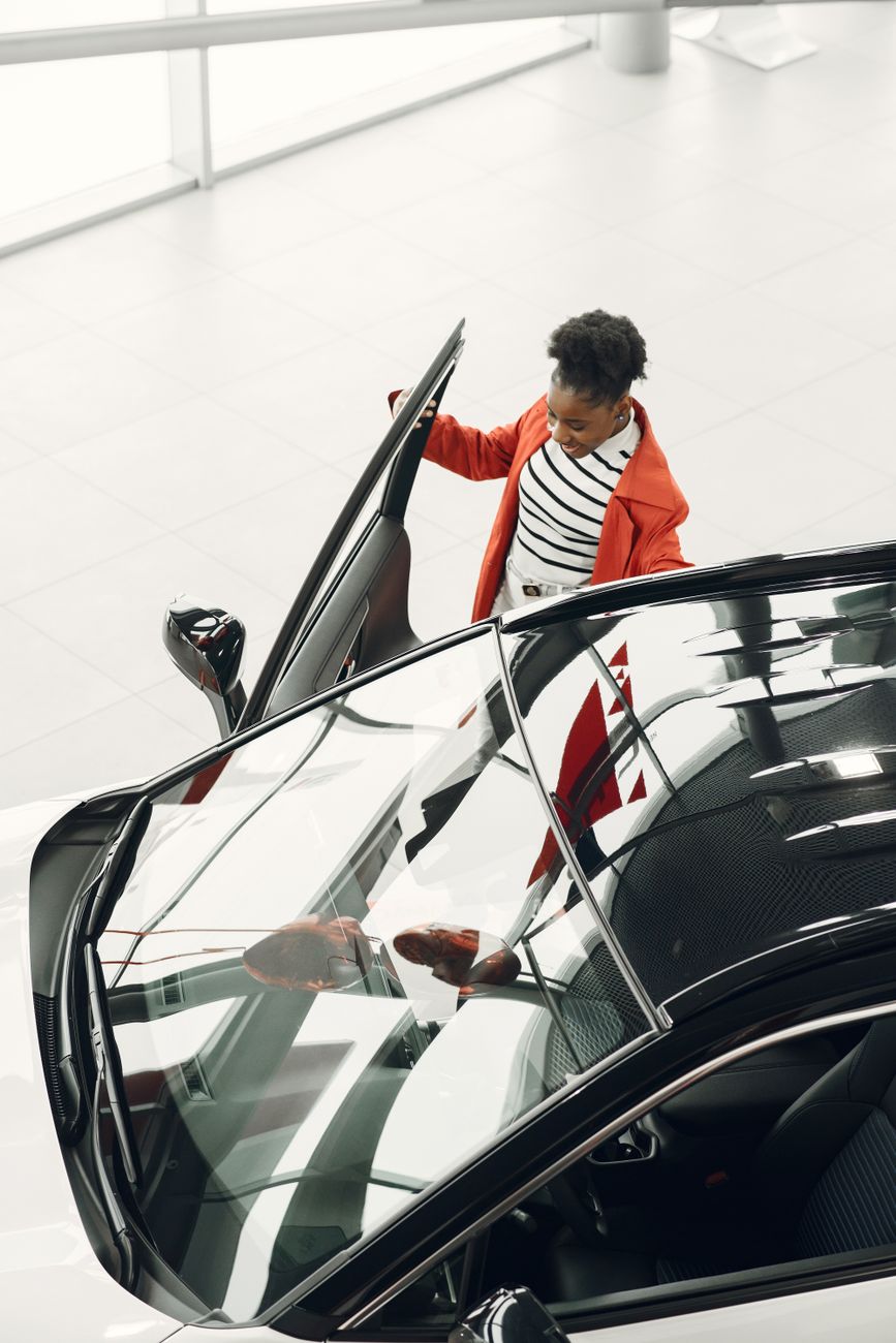 woman with black car in salon